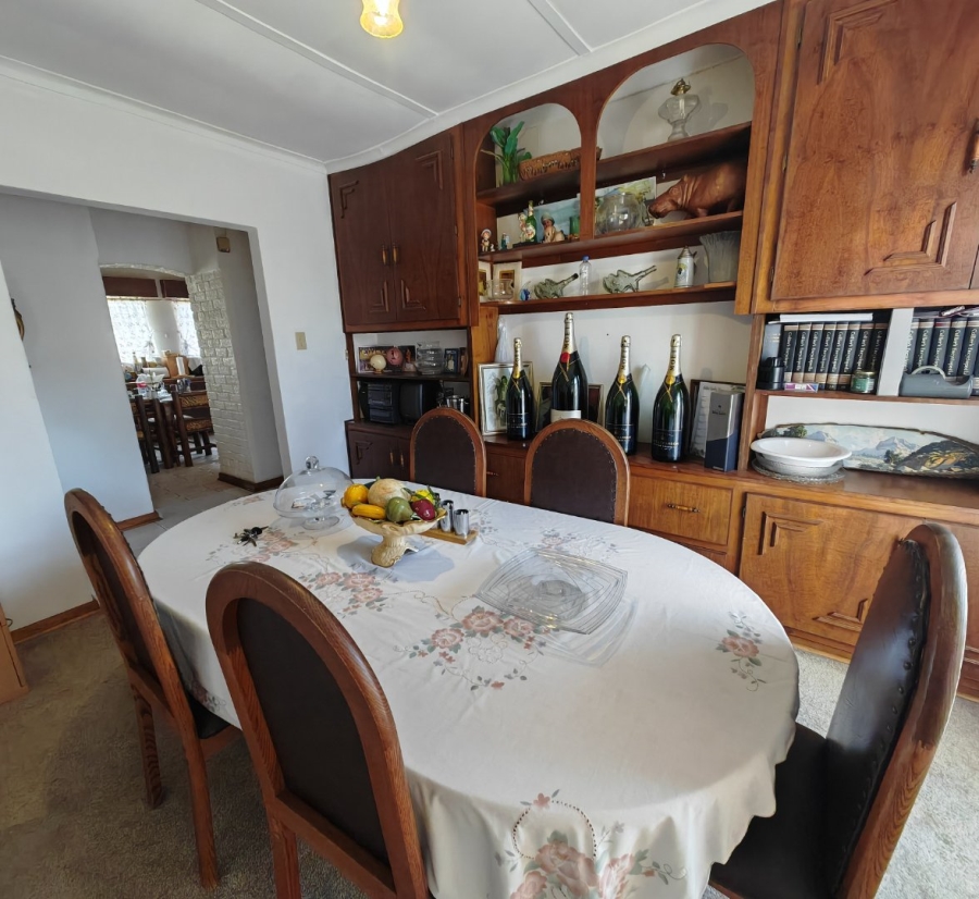 6 Bedroom Property for Sale in Heuwelsig Free State